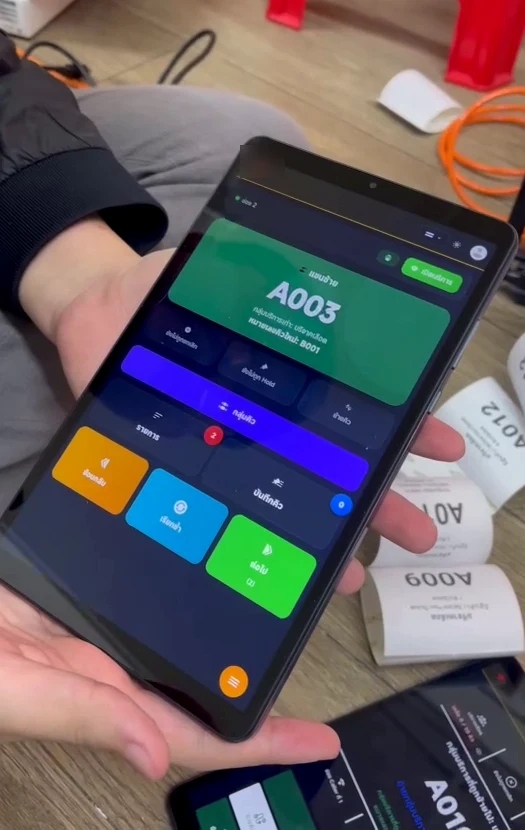 ปุ่มเรียกคิวบนหน้าจอ tablet ระบบคิว Queue On Cloud เครื่องจริง