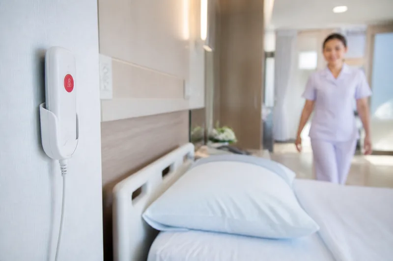ระบบเรียกพยาบาล (Nurse Call) — ปุ่มเรียกพยาบาลข้างเตียงผู้ป่วยในโรงพยาบาล